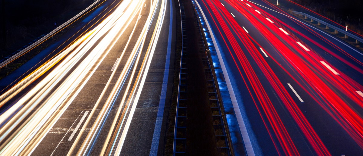 Autobahn bei Nacht